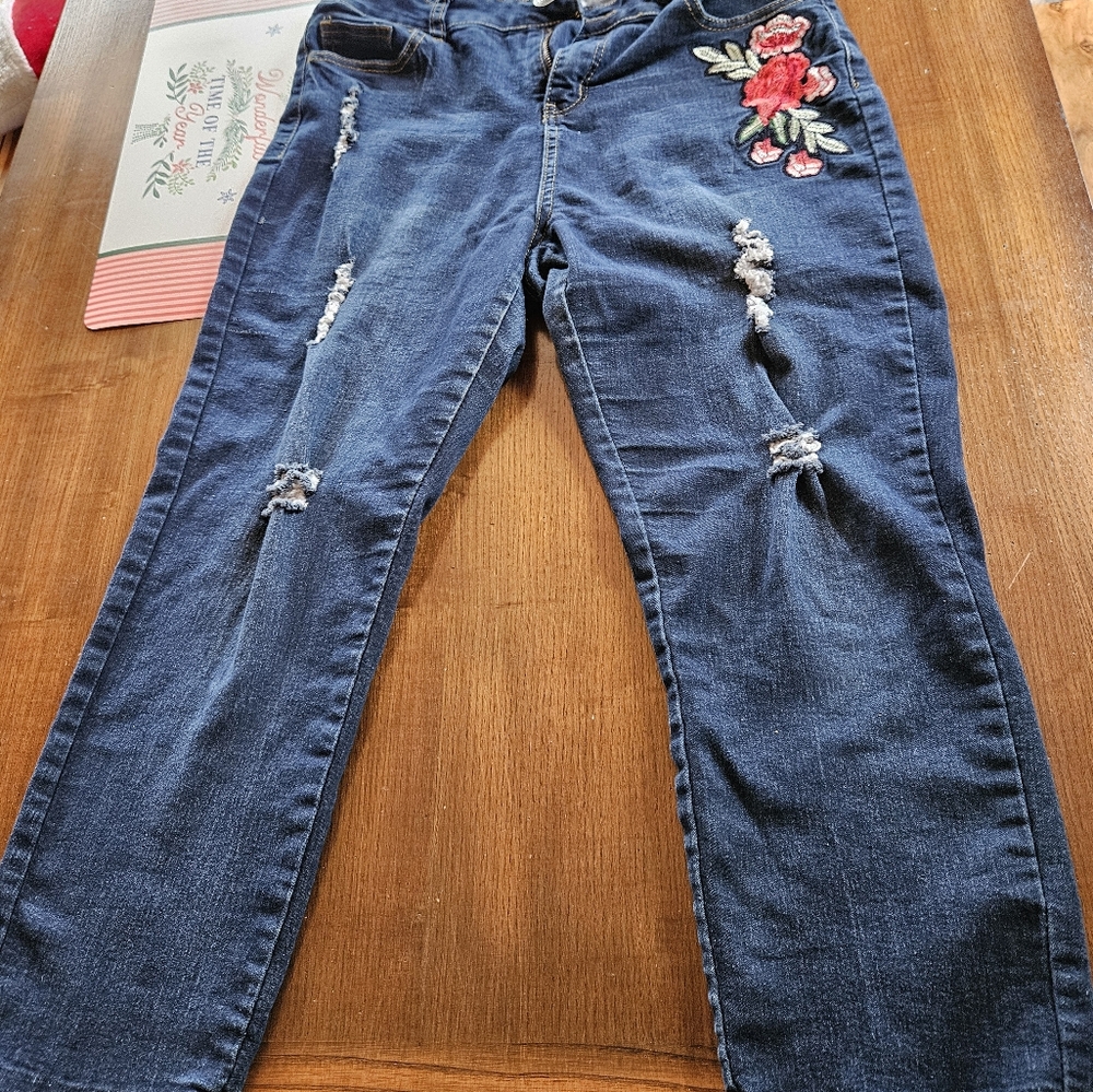 BE-GIRL BASIC JEANS 14. Buy 1 Clothing Item, Get 1 Free
